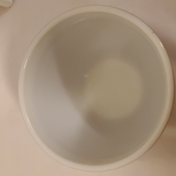 3/$25🌟 Pyrex Woodlands 750ml Bowl 🌳 - Picture 4 of 7